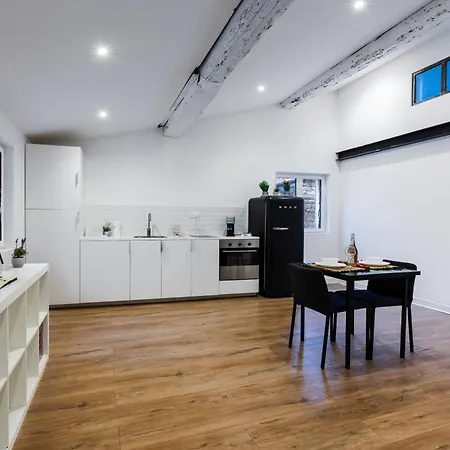 Triomphe 1-wifi-centreville-familiale- Prosconciergerie Apartment